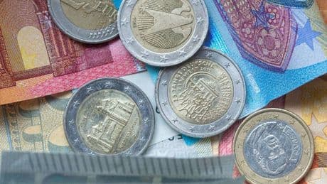 Bargeldmenge steigt weiter: Deutsche horten 400 Milliarden Euro Zuhause