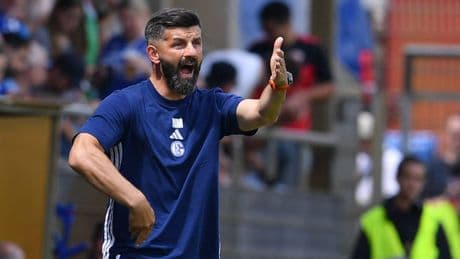 Schalke 04 startet in 2. Liga: Zwischen Euphorie und finanzieller Not
