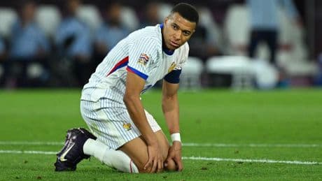Kylian Mbappe hastaneye kaldırıldı