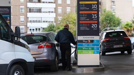 Buenas noticias para los conductores: el precio de la gasolina baja a niveles de 2022