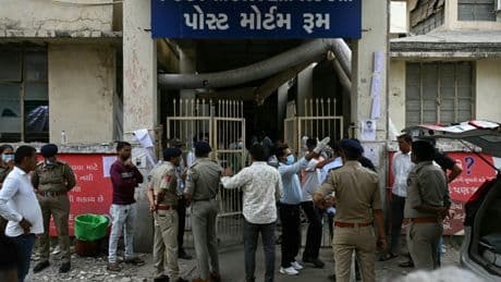 Crash du Boeing 787 d’Air India: les enquêteurs retrouvent une des boîtes noires