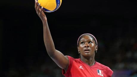 Mondial féminin de volley : Iman Ndiaye, la pointue « made in USA » qui porte les espoirs de l’équipe de France