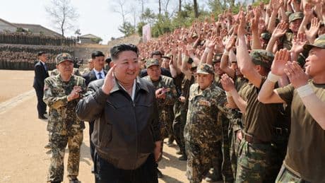 Guerre en Ukraine : Kim Jong Un réaffirme son soutien « inconditionnel » à la Russie