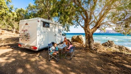 La importancia de nivelar bien la autocaravana o camper: no hacerlo puede afectar a tu descanso, causar problemas estructurales en el vehículo o estropear la nevera