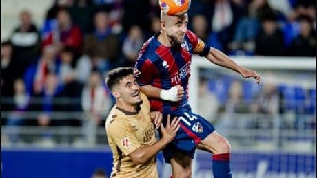 El Huesca asalta el playoff y mete al Málaga en un lío