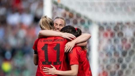 Pokal-Finale in Köln: 4:2 gegen Bremen: Bayern-Frauen machen Double perfekt