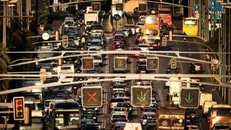 Un informe sitúa a Barcelona entre las ciudades donde las partículas por el desgaste de frenos y neumáticos es mayor que las emisiones de los tubos de escape