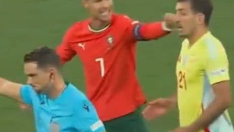 El feo tirón de orejas de Cristiano Ronaldo a Oyarzabal tras el primer gol de Portugal