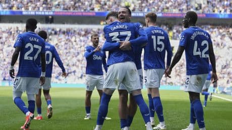 Everton evinde 2 golle kazandı