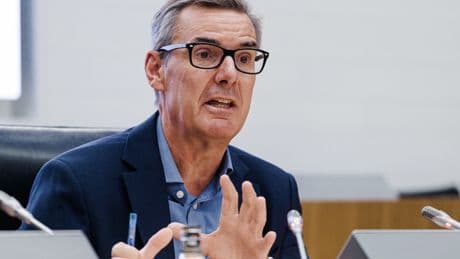 La CNMV dice que BBVA tendría un mes para lanzar una segunda opa por Sabadell