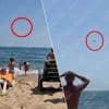 KIJK. Beelden tonen hoe Russische drones uit de lucht geschoten worden terwijl strandgangers in Odessa toekijken en juichen
