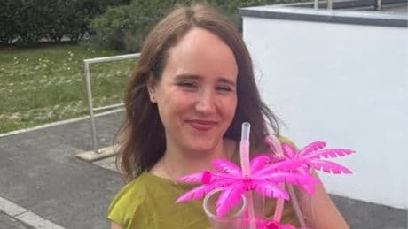 "Meiste Aperol-Spritz-Gläser": Ricarda Lang begeistert Fans mit Party-Schnappschuss