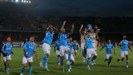 Serie A'da Napoli, Lecce'yi 1-0 yenerek liderliğini perçinledi
