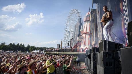 Als de manager van Douwe Bob Yesilgöz mailt met de vraag of ze haar tweet wil nuanceren, herhaalt ze haar beschuldigingen