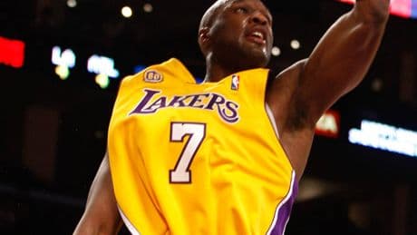 Ganó 116 millones y ha sido desahuciado: el último revés de la estrella NBA que burló a la muerte