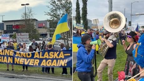 Vor Alaska-Gipfel: Pro-ukrainische Demonstranten tauchen Straßen in Blau-Gelb