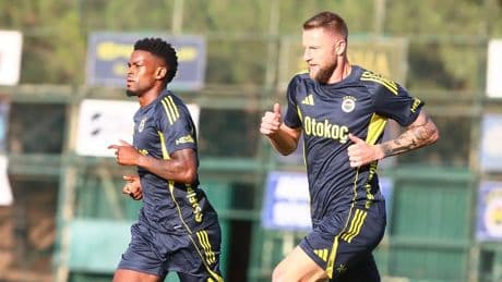 Fenerbahçe'de iki yeni transfere lisans çıkarıldı!