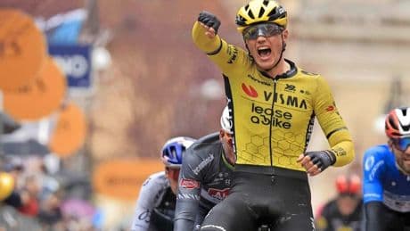 Olav Kooij verwacht hectiek in vierde Giro-etappe: ’Dit zijn ritten waar ik naar uitkijk’
