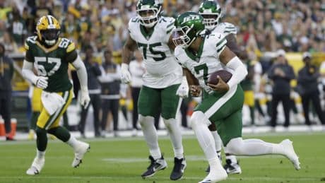 Justin Fields rushes for touchdown in first drive as Jets quarterback