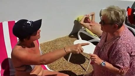 Britin tickt aus - Sonnenliegen-Streit auf Lanzarote