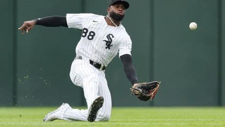 White Sox Won’t Dump Robert, Hoping He’ll Rebuild His Trade Value