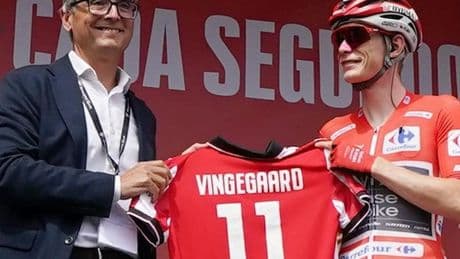 El Athletic viste de rojiblanco a Vingegaard: «¡Jonas ya es un athleticzale más!»