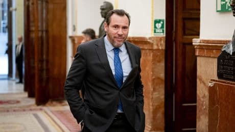 Óscar Puente mantuvo en cargos oficiales a las dos personas que exigió Koldo para seguir amañando obras