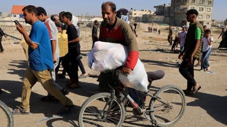 Israel inicia el polémico reparto de ayuda en Gaza con una fundación privada mientras prosigue los bombardeos