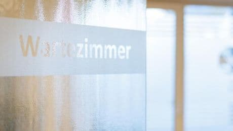 „Wir geben stufenweise frei“ – Kassenpatienten warten oft viermal länger auf Termin