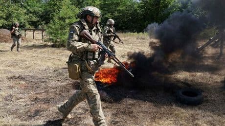 Ukraine: Wie groß müsste eine wirksame Friedenstruppe für die Ukraine sein?