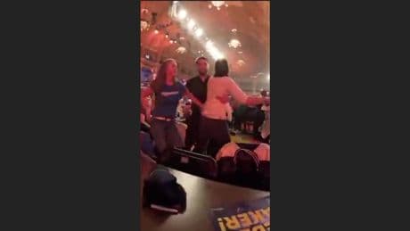 Eklat bei Darts-Turnier - Frauen protestieren gegen Trans-Star
