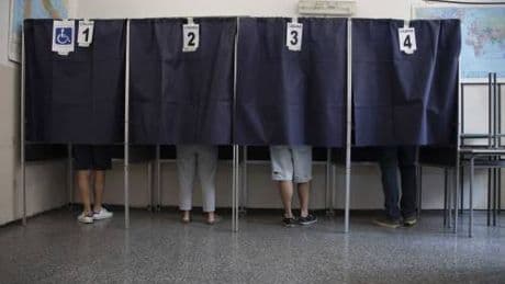 Referendum, affluenza ai minimi. Alle 12 ha votato il 7,4%