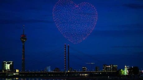 1.000 Farbpunkte am Himmel: Drohnenshow und Feuerwerk sind Höhepunkt der Rheinkirmes