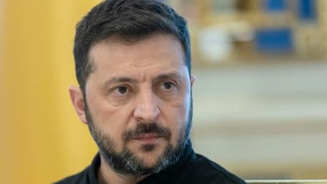 Guerre en Ukraine : une rencontre Zelensky-Poutine "peu probable" avant une "phase finale" des négociations, selon le Kremlin