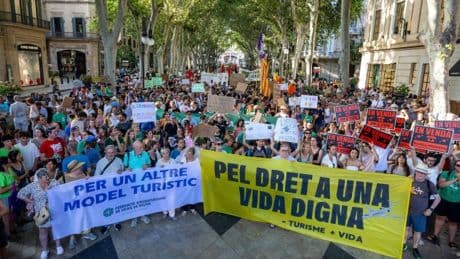 British holidaymakers in Spain face summer of strikes by hospitality staff