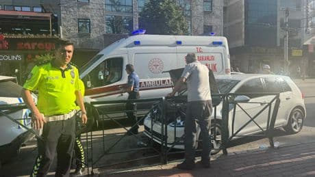 Bursa'da denetim sırasında otomobilin çarptığı polis memuru ağır yaralandı