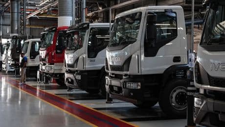 Iveco Group passa a Tata per 3,8 miliardi. Gruppo indiano non prevede riduzioni forza lavoro, sede resta a Torino