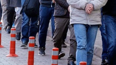 Bakan Yerlikaya duyurdu: Göçmen kaçakçılarına operasyon