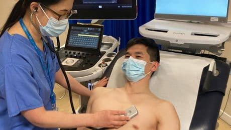 La solución para evitar miles de infartos: un estetoscopio que detecta afecciones cardíacas en segundos gracias a la IA