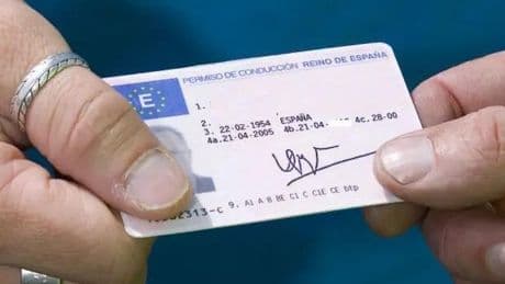 Carnet de conducir en el móvil: ¿Se puede prescindir del formato físico?