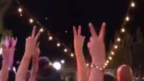 Decenas de misiles iraníes sobrevuelan el cielo de Líbano durante una boda