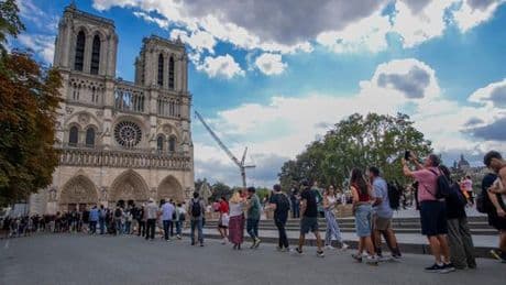 Notre-Dame de Paris connaît une affluence record, neuf mois après sa réouverture