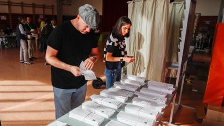 Catalanes en el exterior registran una ILP para aprobar una ley electoral propia