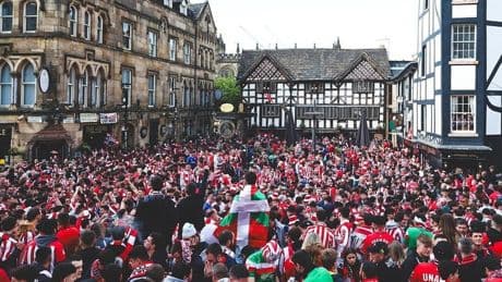 El Athletic lamenta las expulsiones de aficionados de Old Trafford, que el United justifica
