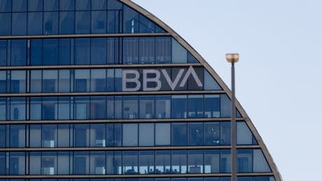 BBVA sube más que Sabadell en el Ibex ante la consulta pública del Gobierno