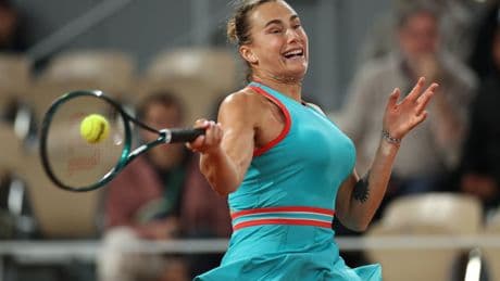 Aryna Sabalenka vs Zheng Qinwen live: French Open latest score and updates before Swiatek in action