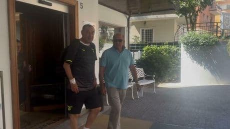 Sarri, malore dopo l'allenamento: l'allenatore della Lazio a Villa Mafalda, è appena stato dimesso