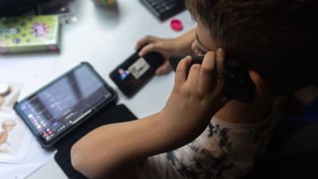 España, Francia y Grecia proponen una edad mínima en la UE para acceder a redes sociales