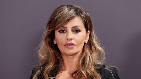Mónica Cruz (48 años): "Mi truco para que el pintalabios dure todo el día es aplicar polvos traslúcidos en los labios"