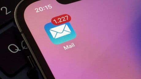 Mails consultés en dehors des heures de travail, sursollicitation sur Teams… Comment l’hyperconnexion mine le quotidien des salariés